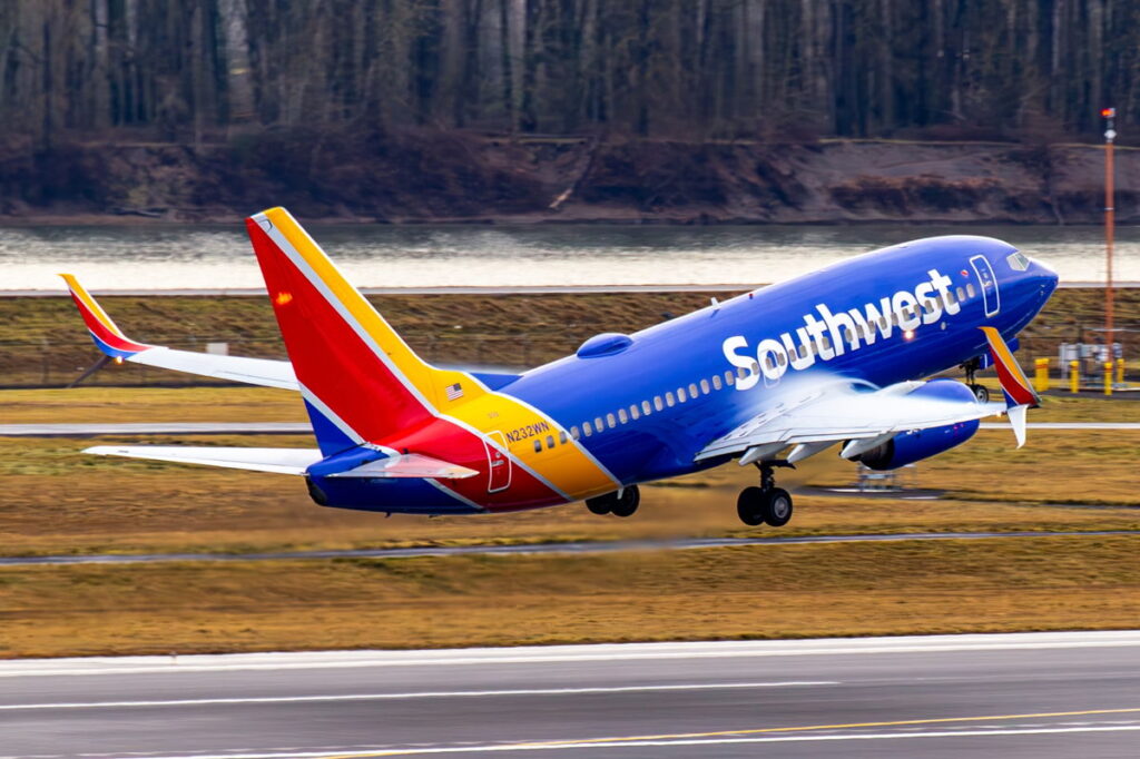 The southwest flight almost collides with the jet into the air. Six people were injured