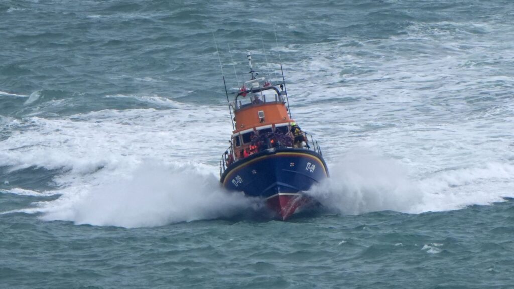Man suffers from cardiac arrest on a boat trying to reach the UK